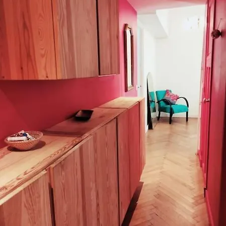 Central Style Cosy Flat Renovated Apartment